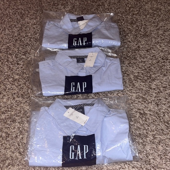 GAP Other - Blue button up shirts